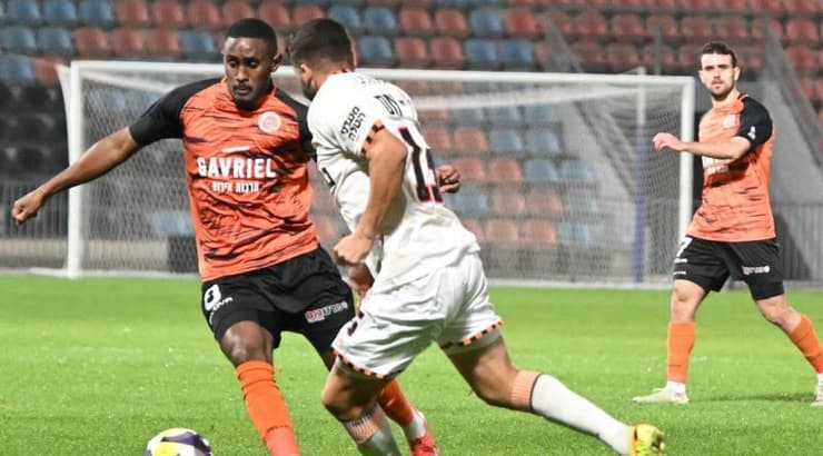 ליאל צ׳אנה בפעולה