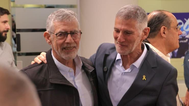 נמרוד שפר, טייס הקרב שחתום על "מכתב הטייסים לא התבגר לצמרת (צילום: מוטי קמחי) יו"ר מפלגת הדמוקרטים יאיר גולן ונמרוד שפר
