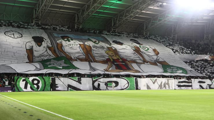 דגל הפריסה של אוהדי מכבי חיפה 