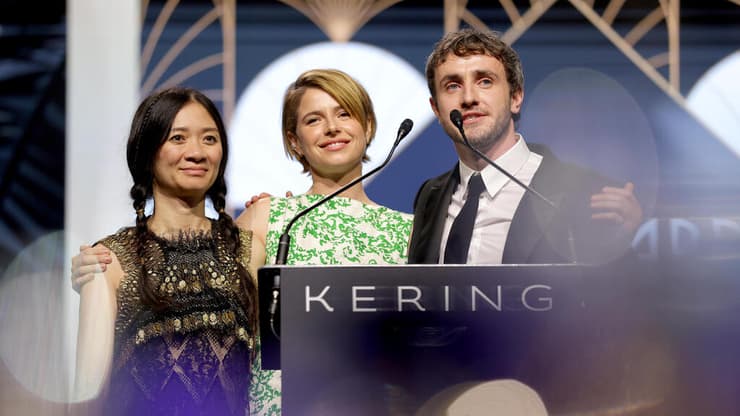 ג'סי באקלי (במרכז) עם פול מסקל וקלואי ז'או