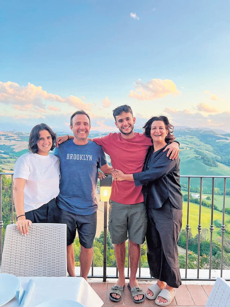 מימין לשמאל: סיגל, ריף, אבי וזואי הרוש