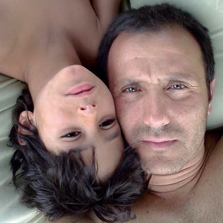 אבי הרוש עם בנו, ריף הרוש ז"ל, בילדותו