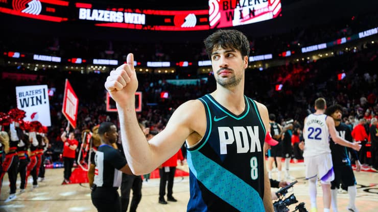 מקבל כבוד. אבדיה (צילום: AP Photo/Molly J. Smith) אבדיה