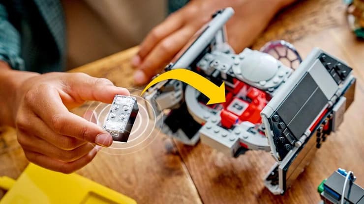 הלבנה החכמה יכולה להתחבר לכל סט תומך (לגו) הלבנים החכמות של לגו