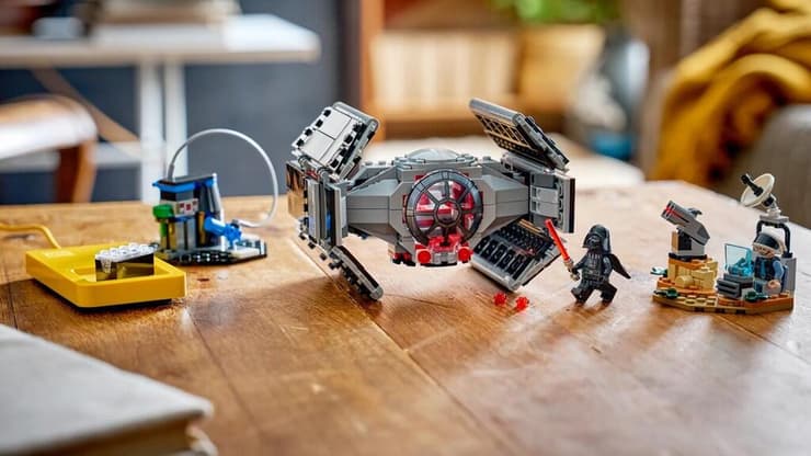 וכמובן שהראשונים שמקבלים סט חכם הן הדמויות ממלחמת הכוכבים (לגו) הלבנים החכמות של לגו