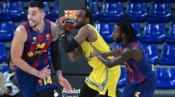 אושיי בריסט עם הכדור