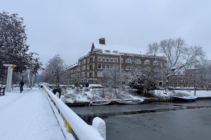 שלג ב אמסטרדם הולנד