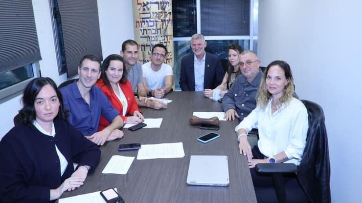 מפלגת הדמוקרטים והמצטרפים החדשים