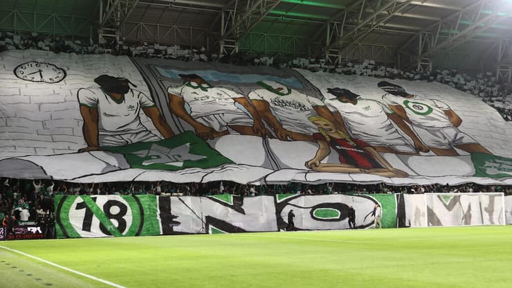 דגל הפריסה של אוהדי מכבי חיפה 