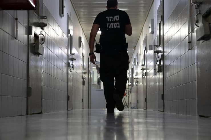 כלא צלמון, שבו כלוא א'