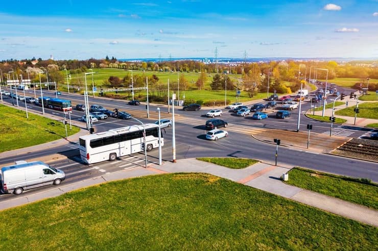 צומת. מבהמות בלשון חכמים ועד לכבישים בעברית החדשה (צילום: DaLiu / Shutterstock) צומת