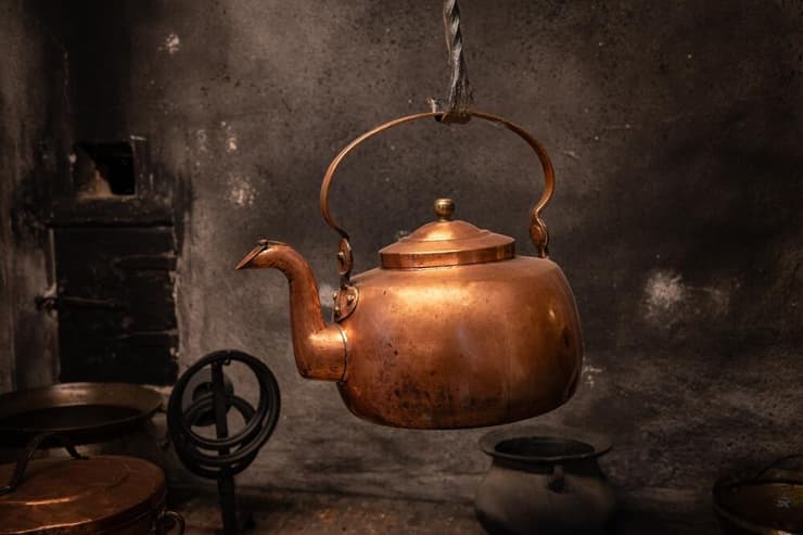 קומקום ישן (צילום: Wlad74 / Shutterstock) קומקום ישן