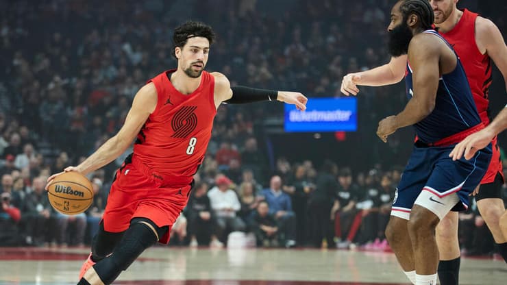 בארה"ב חושבים שזה יהיה שילוב קטלני. דני אבדיה מול ג'יימס הארדן (צילום: AP Photo/Craig Mitchelldyer) שחקן פורטלנד טרייל בלייזרס דני אבדיה מול שחקן לוס אנג'לס קליפרס ג'יימס הארדן