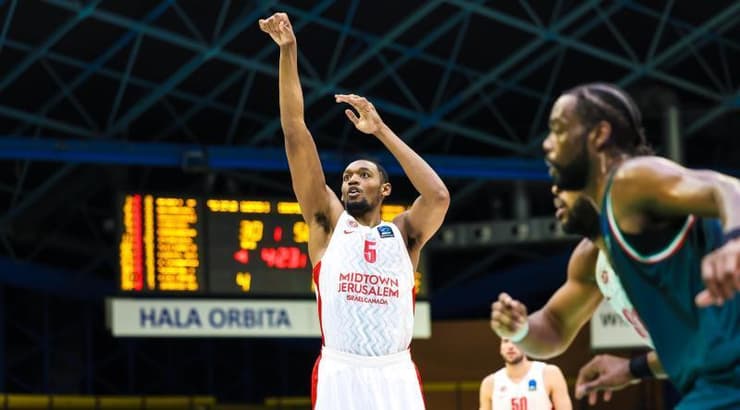 אוסטין ויילי זורק