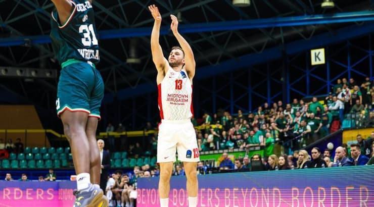 רועי הובר זורק