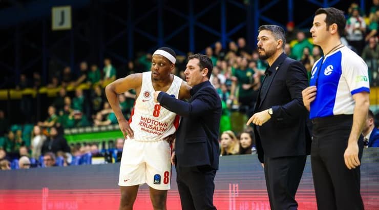 קשיוס ווינסטון מדבר עם יונתן אלון