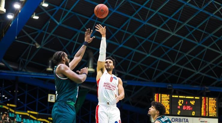 ג'סטין סמית' עולה לפלווטר