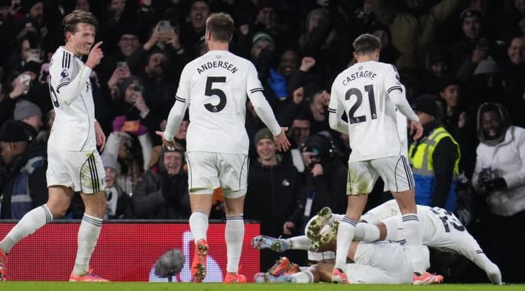 שחקני פולהאם חוגגים