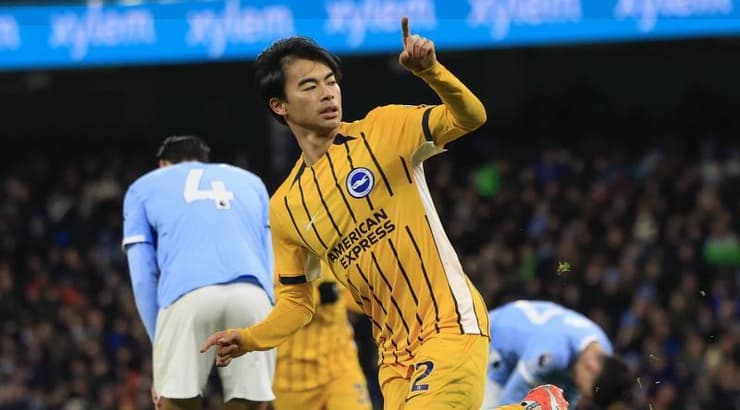 קאורו מיטומה חוגג