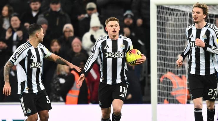 שחקני ניוקאסל חוגגים