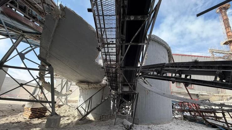 קריסת מבנה בירוחם הובילה לדליפת חומרים מסוכנים