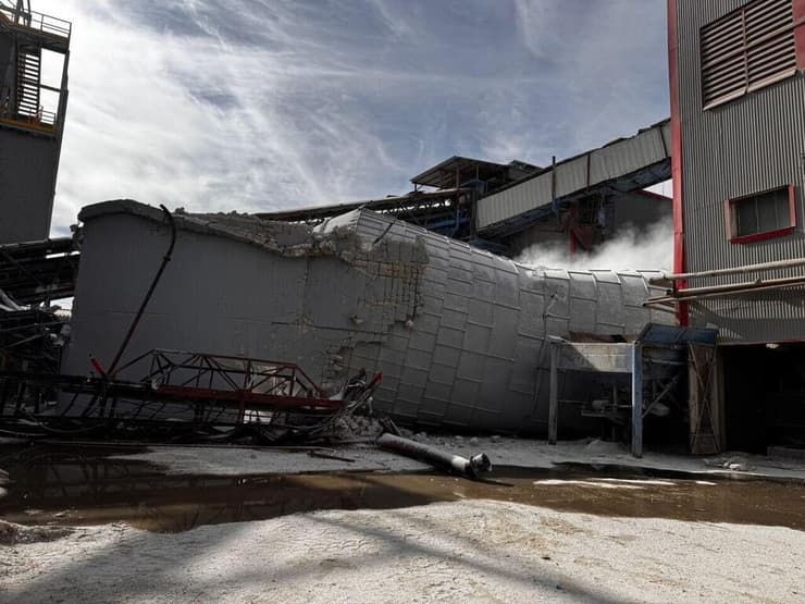 הנזק במפעל פניציה