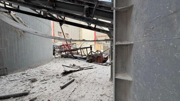 קריסת מבנה בירוחם הובילה לדליפת חומרים מסוכנים