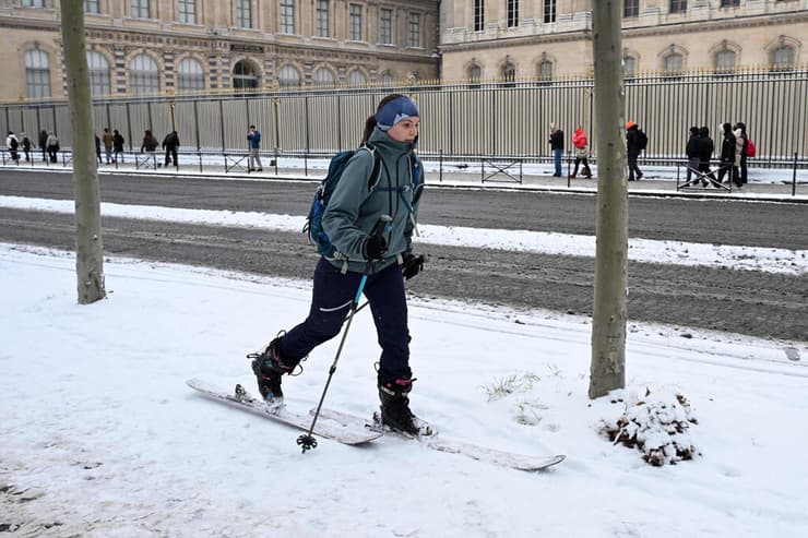 אירופה מזג אוויר גל קור צרפת סקי ב רחובות פריז