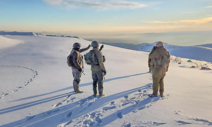 לוחמי חטיבת ההרים של צה"ל בחרמון בגבול סוריה, בסוף השבוע האחרון. יכולת אופטימלית לשלוט בתצפית ובאש (דובר צה"ל) יכולת אופטימלית לשלוט בתצפית ובאש. לוחמי חטיבת ההרים של צה"ל בחרמון בגבול סוריה, בסוף השבוע האחרון