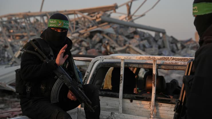 חיפושים אחר החטוף רן גואילי בשכונת זייתון בעזה