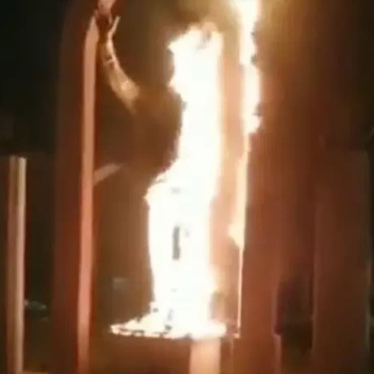 שריפת פסל של קאסם סולימאני