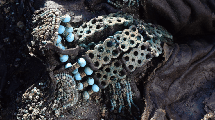 תכשיטים מקברה של השמאנית היאקוטית