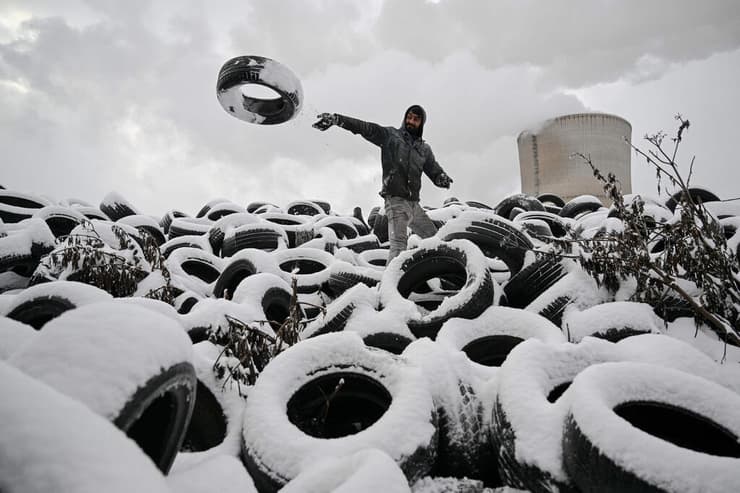 מזג אוויר גל קור אירופה אוביליץ' סרביה מפעל מחזור פינוי צמיגים
