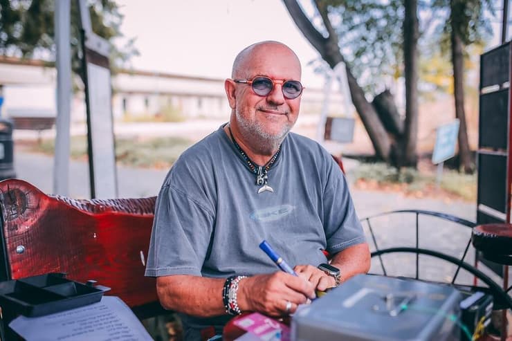 דודו הולצמן, מגיש ופרשן, ערוץ הכלכלה - הפסיק לעשן בזכון מכון אברהמסון 