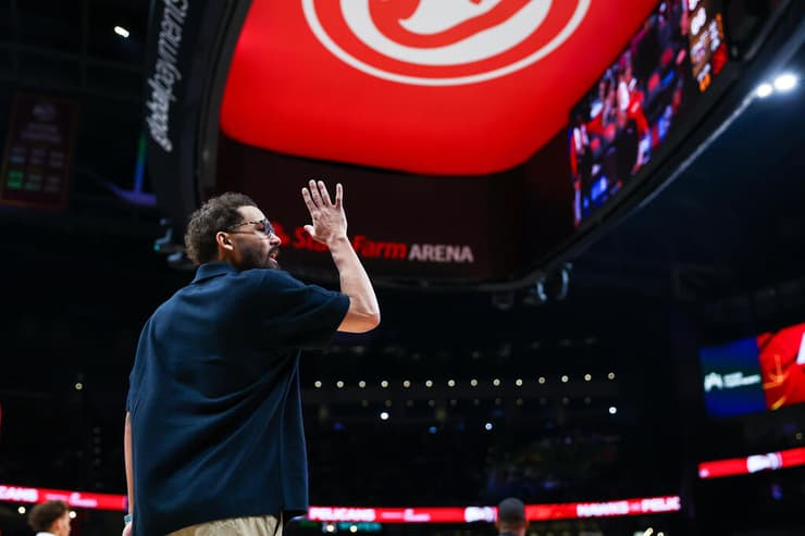 סוף עידן. יאנג נפרד מהאוהדים (צילום: AP Photo/Colin Hubbard) יאנג