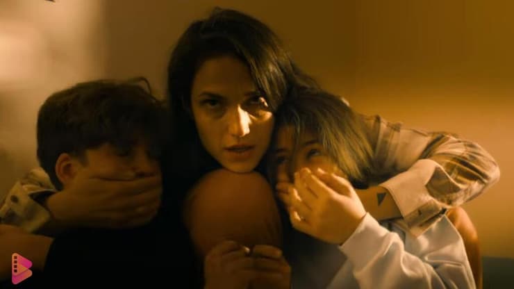 אין הצדקה. מתוך "12 שעות באוקטובר" (צילום מסך, אפל TV פלוס) מתוך "12 שעות באוקטובר"