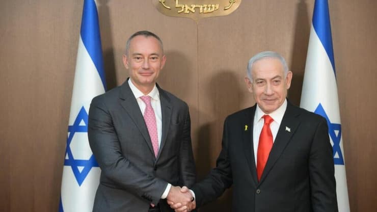 רה"מ נתניהו בפגישתו עם מנכ"ל מועצת השלום מלאדנוב (צילום: עמוס בן גרשום/ לע"מ) נתניהו עם מלדנוב