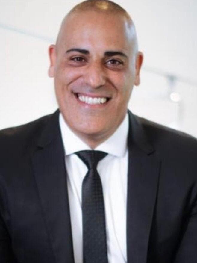 עו״ד עופר אלמוג