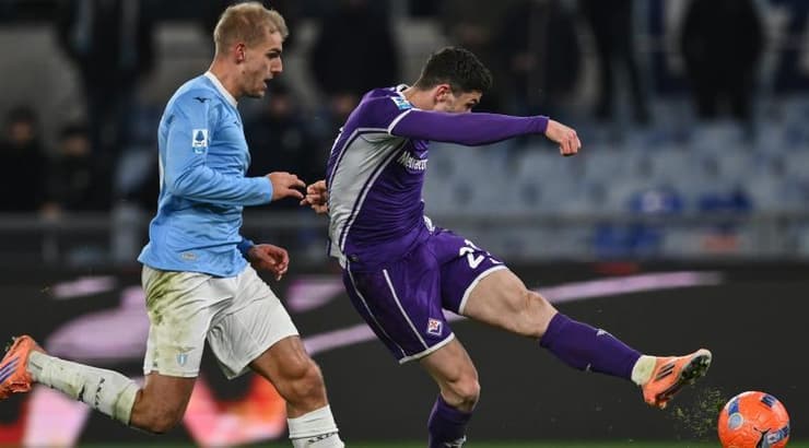 רובין גוסנס בועט (IMAGO) רובין גוסנס בועט