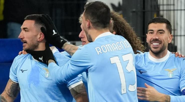 שחקני לאציו שמחים (IMAGO) שחקני לאציו שמחים