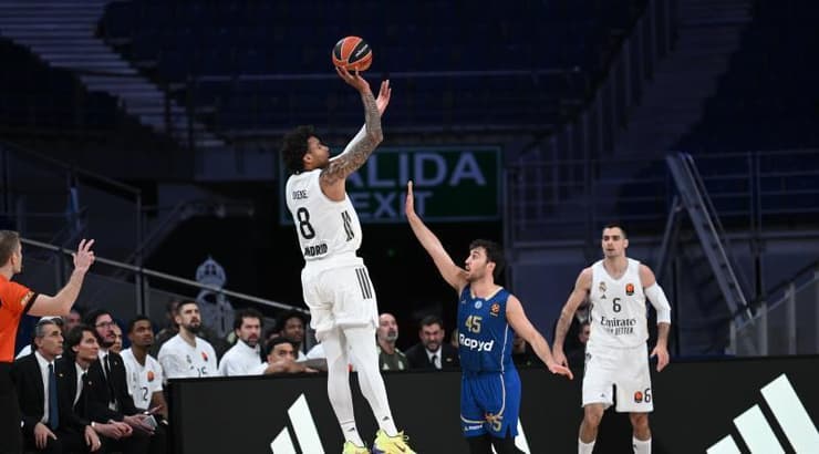 צ'ומה אוקיקי זורק