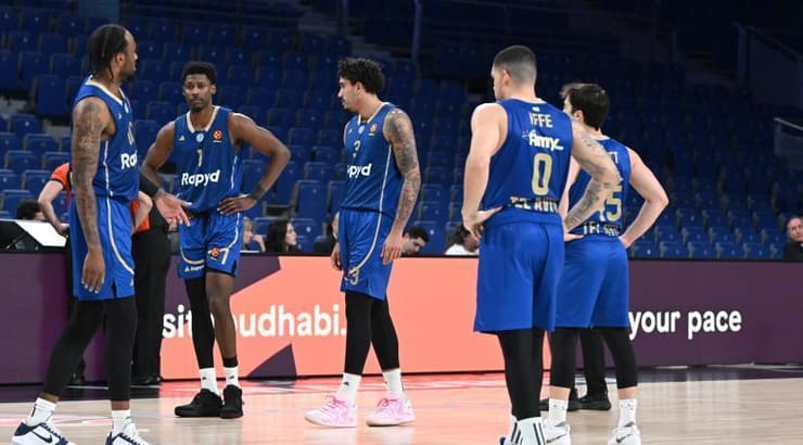 שחקני מכבי תל אביב מאוכזבים