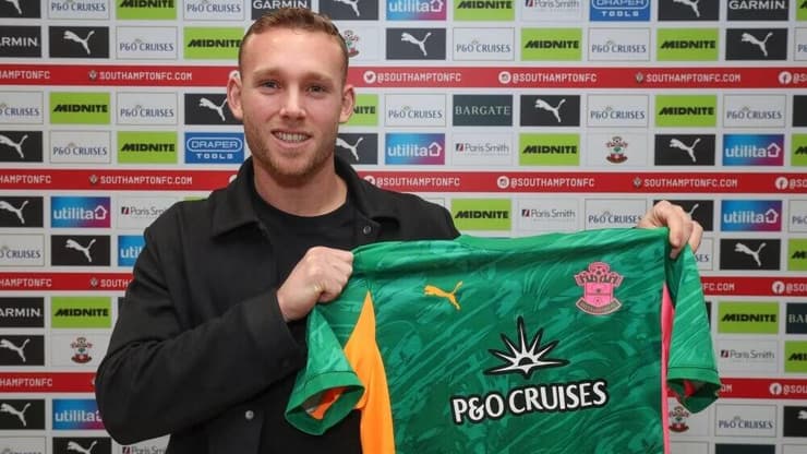 "קבוצה נהדרת בליגה טובה ואני ממש מצפה להתחיל". פרץ מוצג בסאות'המפטון (צילום: האתר הרשמי של סאות'המפטון) דניאל פרץ מוצג בסאות'המפטון