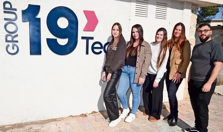 אנשי גרופ 19 טק