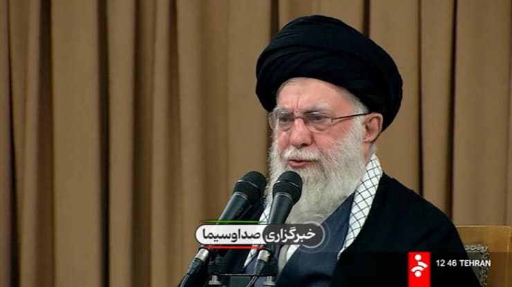 עלי חמינאי, המנהיג העליון של איראן עלי חאמנאי מנהיג העליון של איראן במסר מאיים לארה"ב ברקע איומי טראמפ והפגנות באיראן