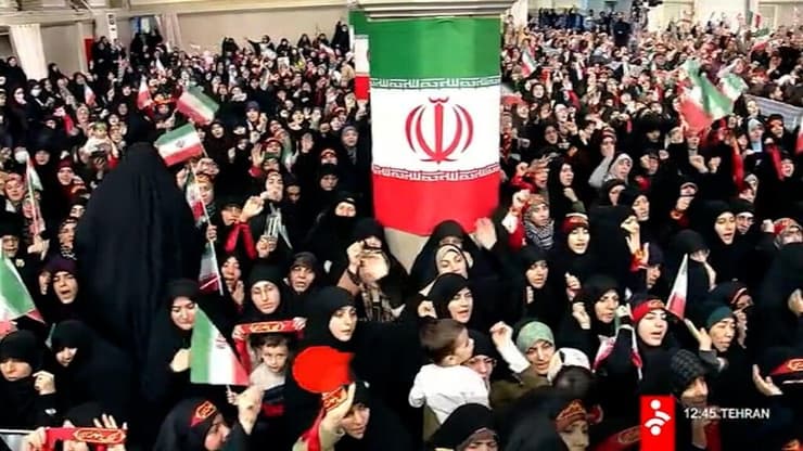 עלי חאמנאי מנהיג העליון של איראן במסר מאיים לארה"ב ברקע איומי טראמפ והפגנות באיראן