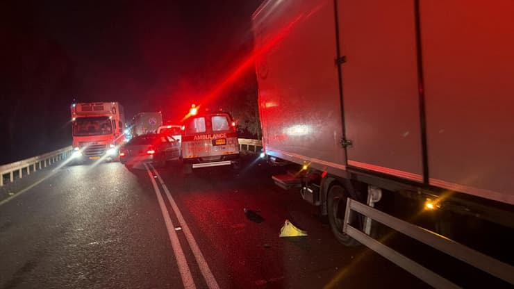 זירת התאונה הקטלנית בכביש 675 ליד ניר יפה, שבה נהרג גבר