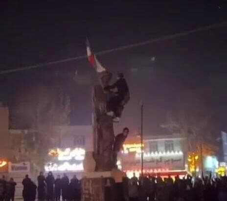 התפרעות מפגינים באיראן לאחר ניתוק האינטרנט