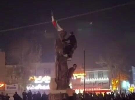 התפרעות מפגינים באיראן לאחר ניתוק האינטרנט