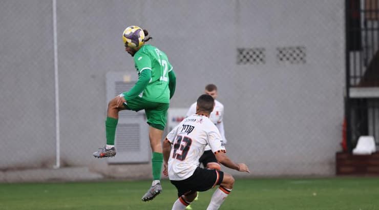 מאור קנדיל מתבונן